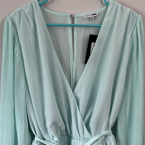 Pleat romper with lining. - Picture 2 of 13